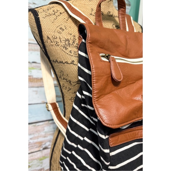 Backpack - Picture 3 of 4